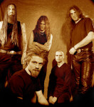 Pain Of Salvation -bändin promokuva vuodelta 2000. Kuvassa viisi miestä. Värimaailma kellertävä, kuparinen.