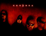 Konkhra-bändin punasävyinen ja tummahko promokuva, jossa neljän miehen kasvot. Miesten kasvoilla mustat aurinkolasit. Kuvan yläosassa, keskellä, sijaitsee bändin logo, mikä on kirjoitettu valkoisella värillä.