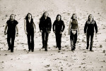 Mustavalkoinen promokuva After Forever -ryhmän jäsenistä, jotka kävelevät rivissä aavikolla tai hietikolla, jonka hiekka on vaaleaa ja pienijyväistä. Kuvassa viisi miestä ja yksi nainen.