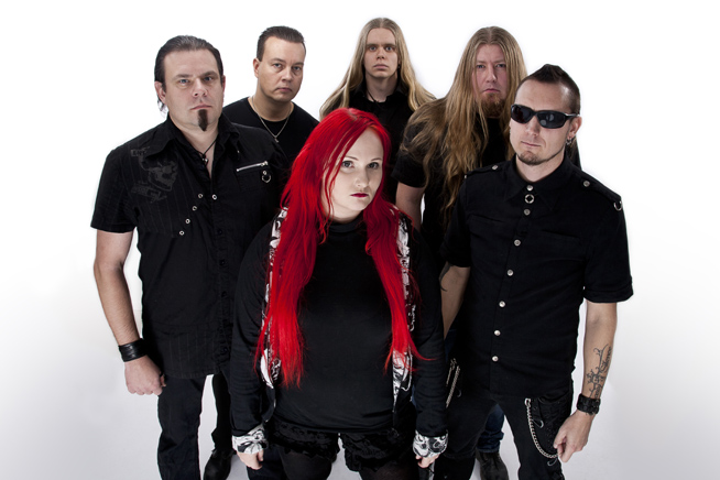 Promokuva Embassy of Silence <del>yhtyeen kokoonpanosta seisomassa vaaleanharmaata taustaa vasten. Kuvassa viisi mustiin pukeutunutta miestä, joiden edessä punahiuksinen Ines Lukkanen.